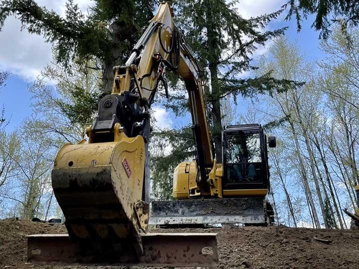 Pardini's Equipment Services working on a Duvall property